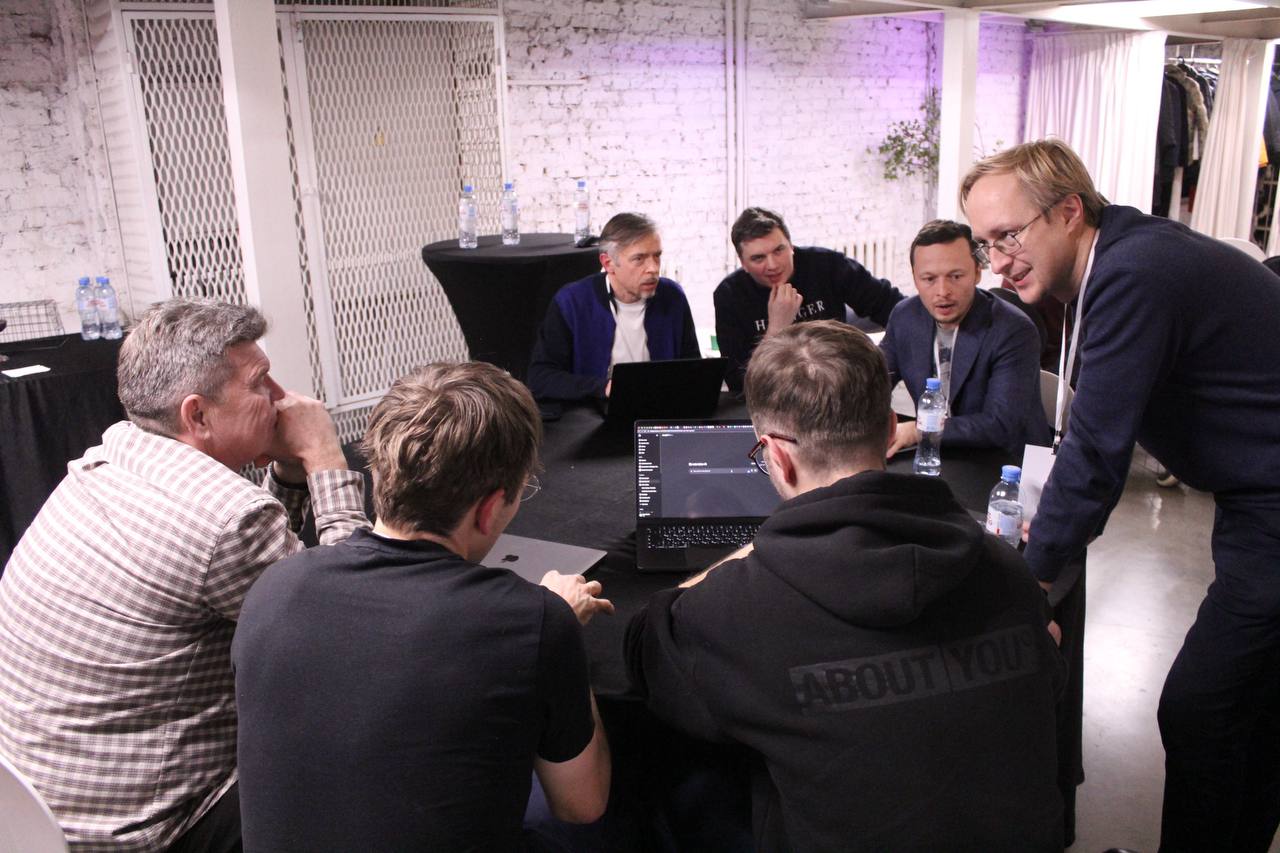 Вайбкодинг-вечер: совместная работа за столом